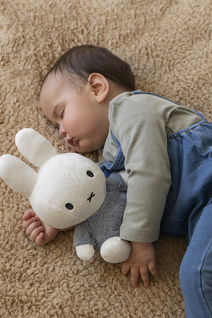 Little Dutch kaisujänku Miffy 25 cm ´Fluffy Blue´ - Image 4