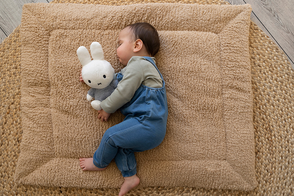 Little Dutch kaisujänku Miffy 25 cm ´Fluffy Blue´ - Image 5