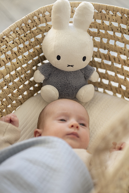 Little Dutch kaisujänku Miffy 25 cm ´Fluffy Blue´ - Image 7