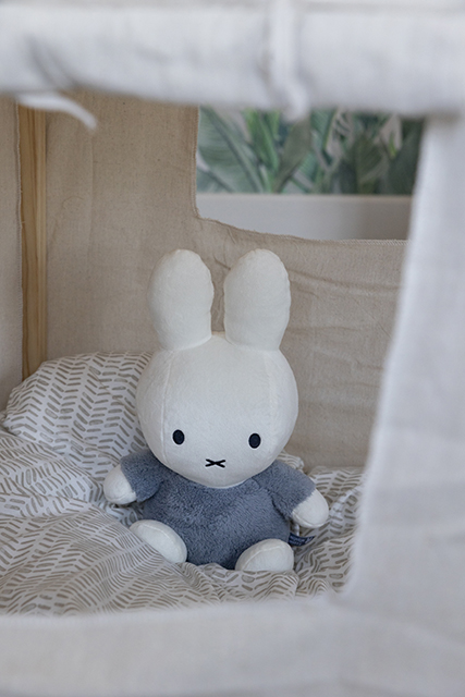 Little Dutch kaisujänku Miffy 35 cm ´Fluffy Blue´ - Image 6