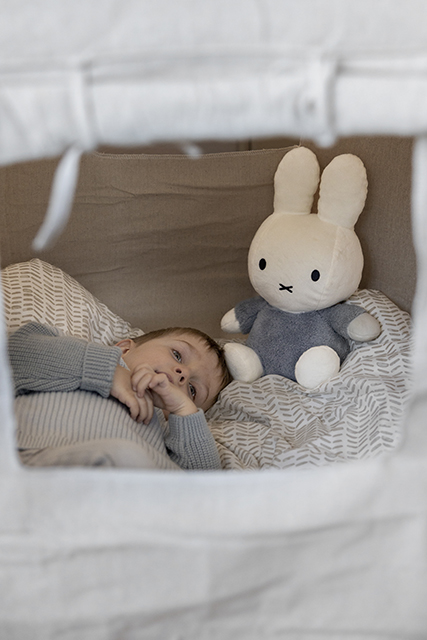 Little Dutch kaisujänku Miffy 35 cm ´Fluffy Blue´ - Image 5