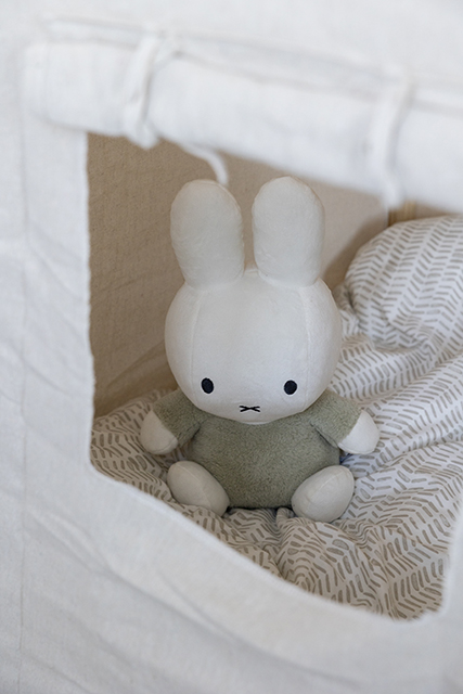 Little Dutch kaisujänku Miffy 35 cm ´Fluffy Green´ - Image 7