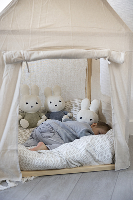 Little Dutch kaisujänku Miffy 35 cm ´Fluffy Green´ - Image 8