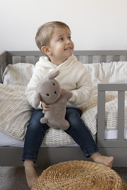 Little Dutch kaisukutsu Snuffie 25 cm ´Fluffy Taupe´ - Image 5