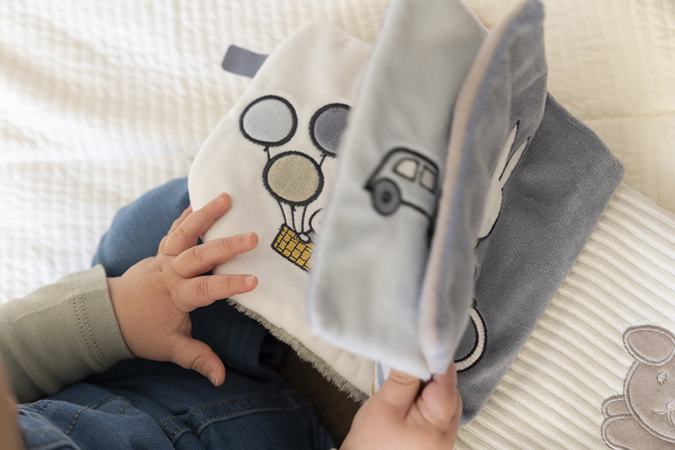 Little Dutch pehme mänguraamat ´Miffy Fluffy Green´ - Image 8