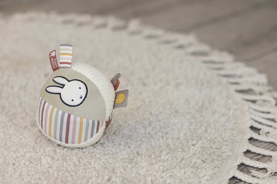 Little Dutch pehme pall ´Miffy Fluffy Pink´ - Image 3