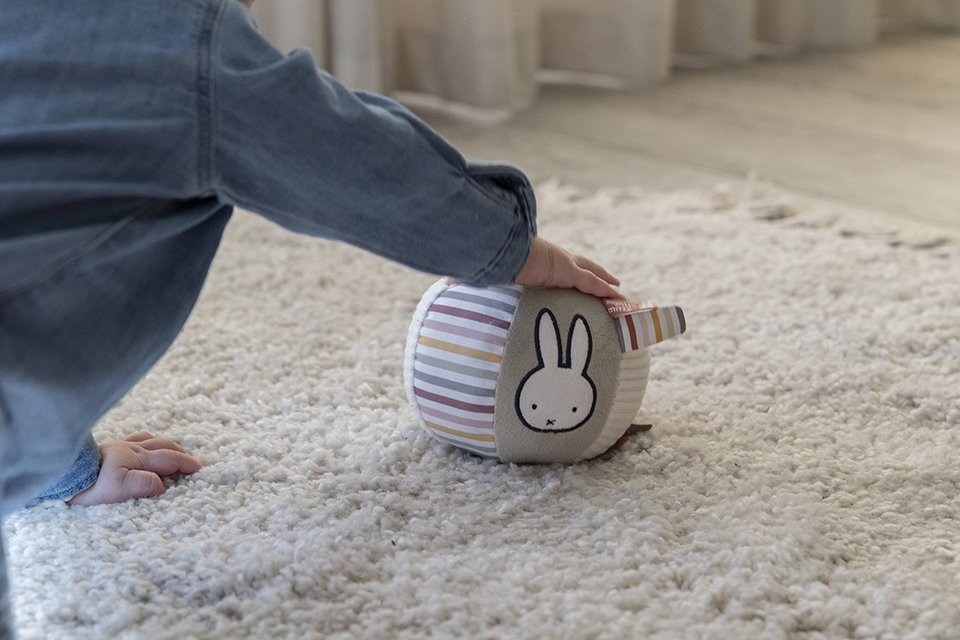 Little Dutch pehme pall ´Miffy Fluffy Pink´ - Image 5