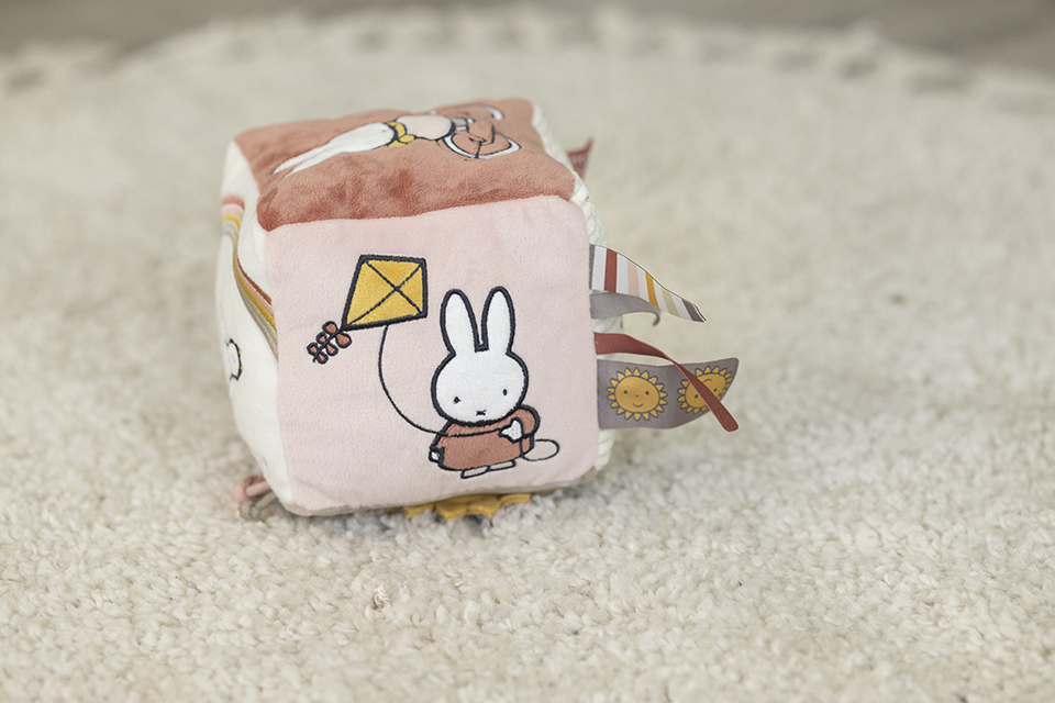 Little Dutch pehme tegevuskuubik ´Miffy Fluffy Pink´ - Image 14