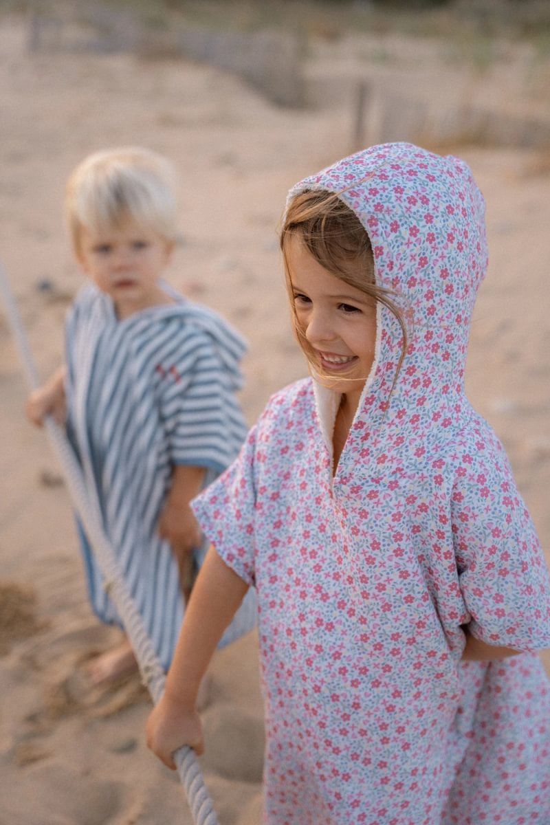 Little Dutch Pontšo rätik kapuutsiga ´Sunny Flowers´ - Image 5