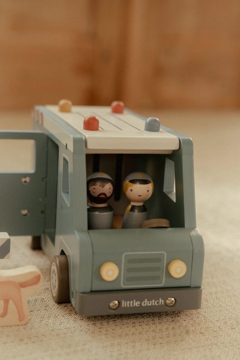 Little Dutch Politseibuss FSC - Image 12