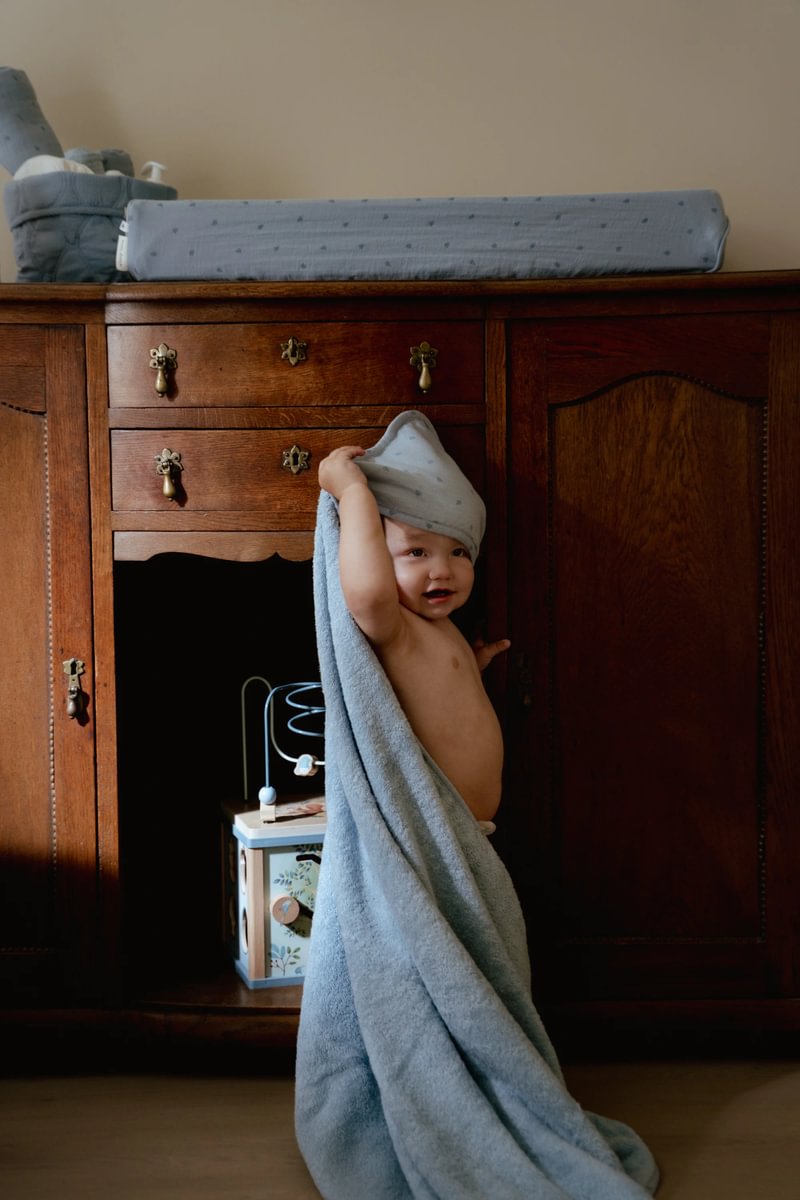 Little Dutch Vannirätik kapuutsiga ´Pure Denim Blue` 100x100 cm - Image 8