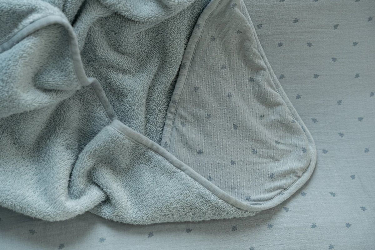 Little Dutch Vannirätik kapuutsiga ´Pure Denim Blue` 100x100 cm - Image 9