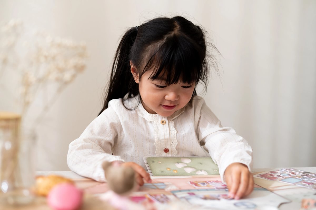 Little Dutch Kleebiste vihik taaskasutatavate kleepsudega ´Rosa & Friends´ - Image 6