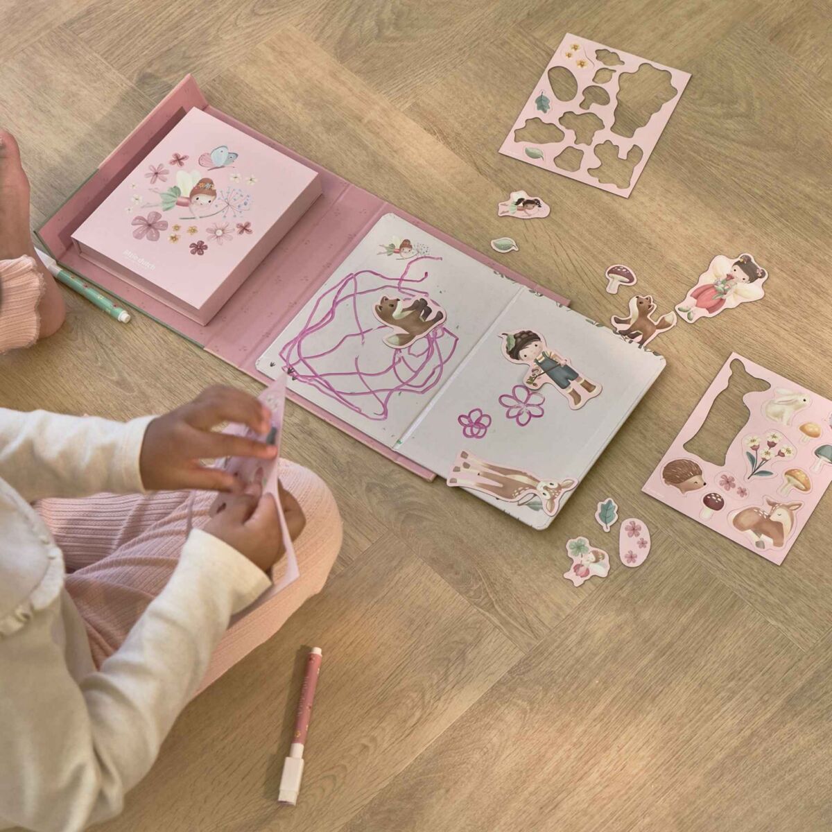 Little Dutch Magnetitega värvimisraamat ´Rosa & Fairy Garden´ - Pilt 13